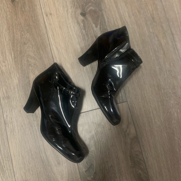 🌺 Sz 8 Aerosoles patent boots - Picture 4 of 5